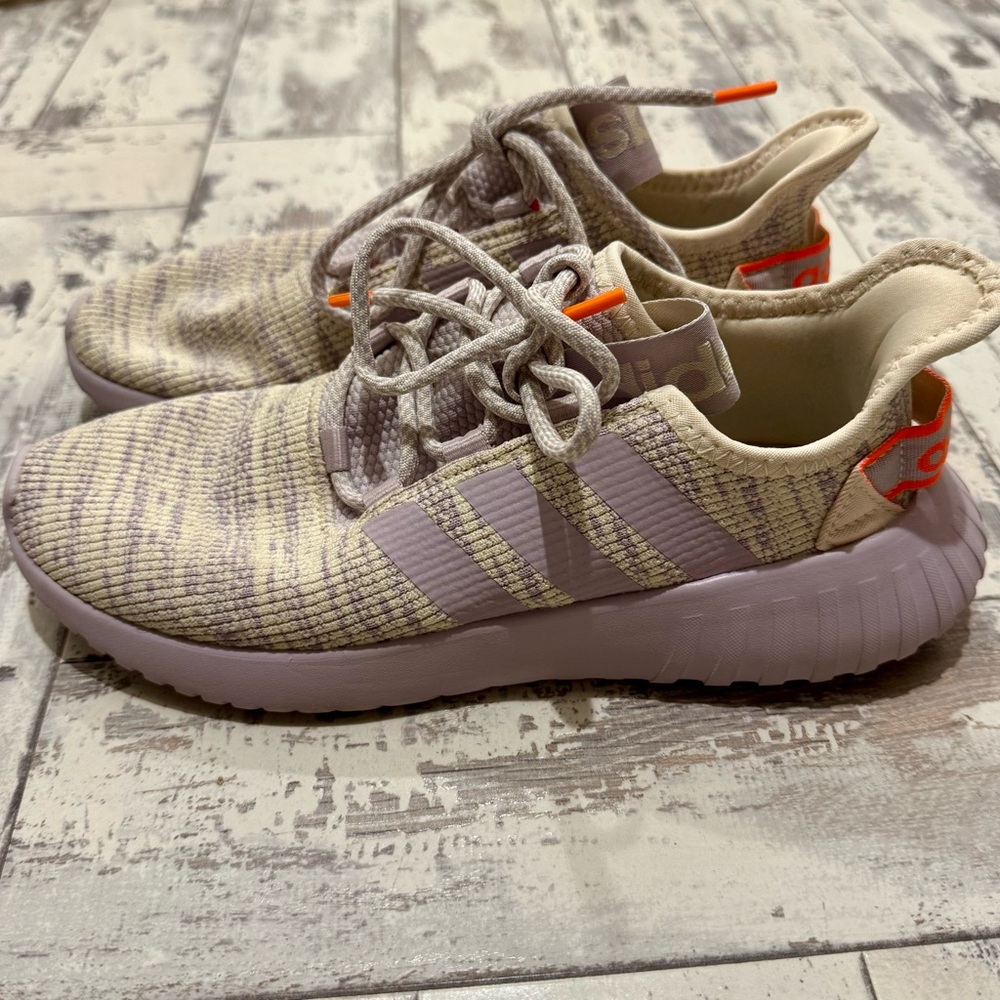 Adidas Women’s Sneakers off white with Orange Accents size 7